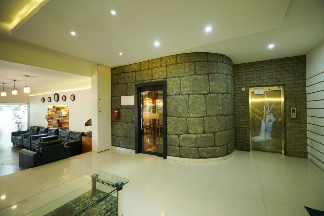 Oyo 1684 Hotel Malabar Inn コージコード エクステリア 写真
